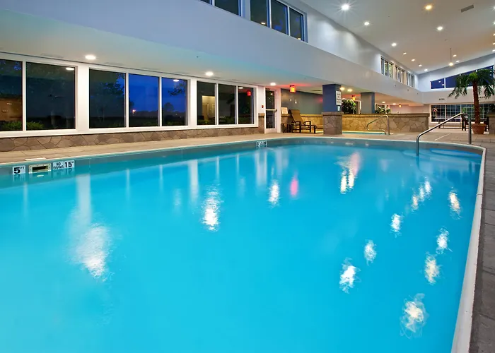 Holiday Inn Express Hotel & Suites Bedford By Ihg