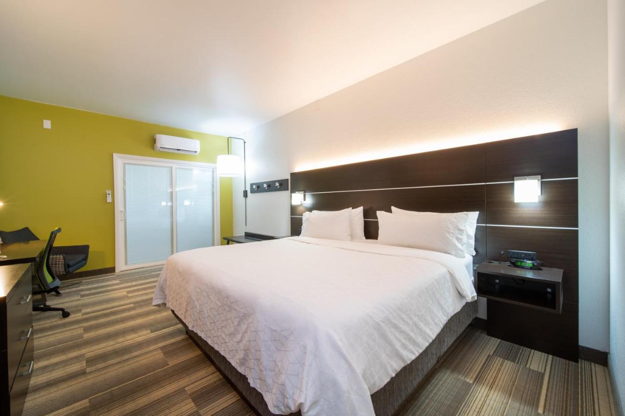 Express & By Ihg 2*