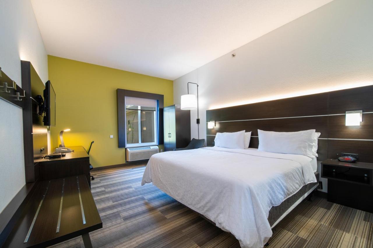 Express & By Ihg Hotel 2*