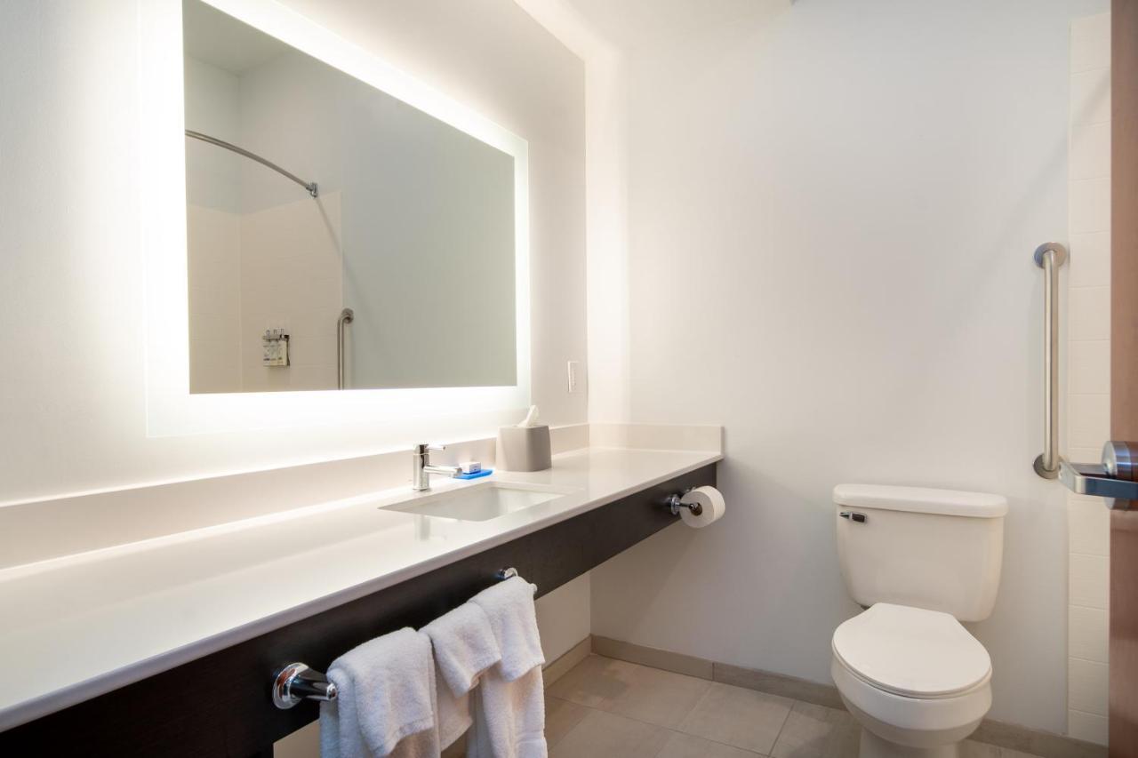 Express & By Ihg Hotel Bedford