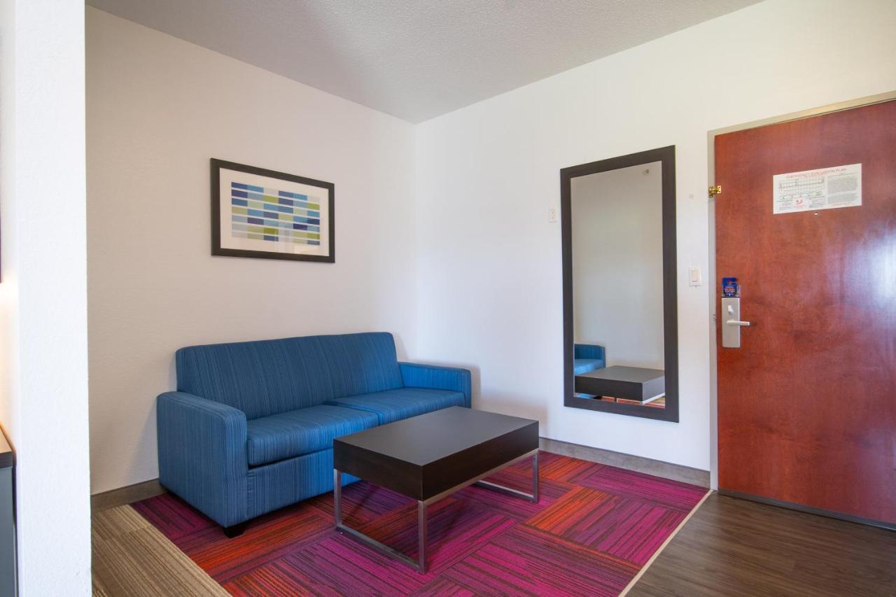 Hotel Express & By Ihg 2*